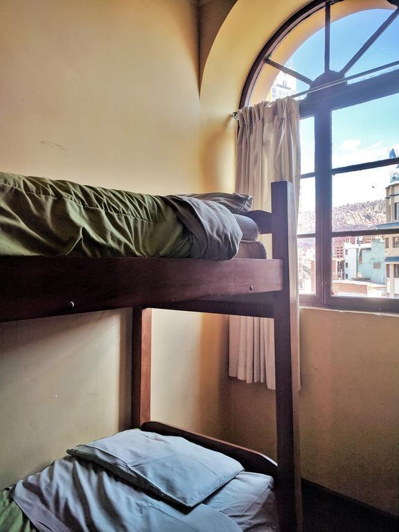 Hostal Bash And Crash
