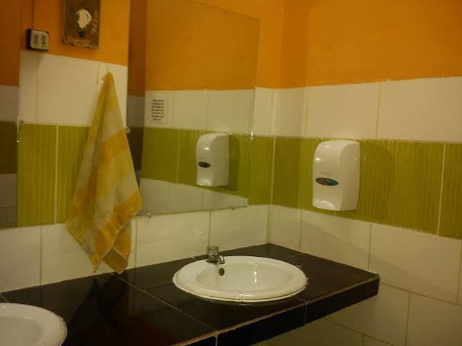 Hostal Bash And Crash