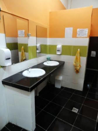 Hostal Bash And Crash *